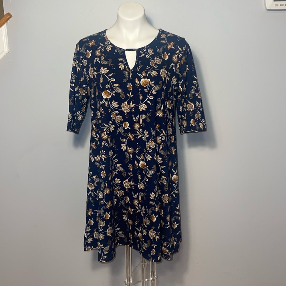 Espresso ladies ballet short sleeve floral baby doll dress. Medium.